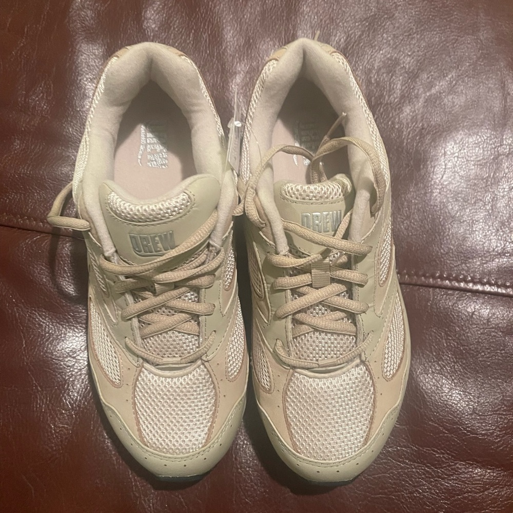 Brand new diabetic walking/runner sneaker